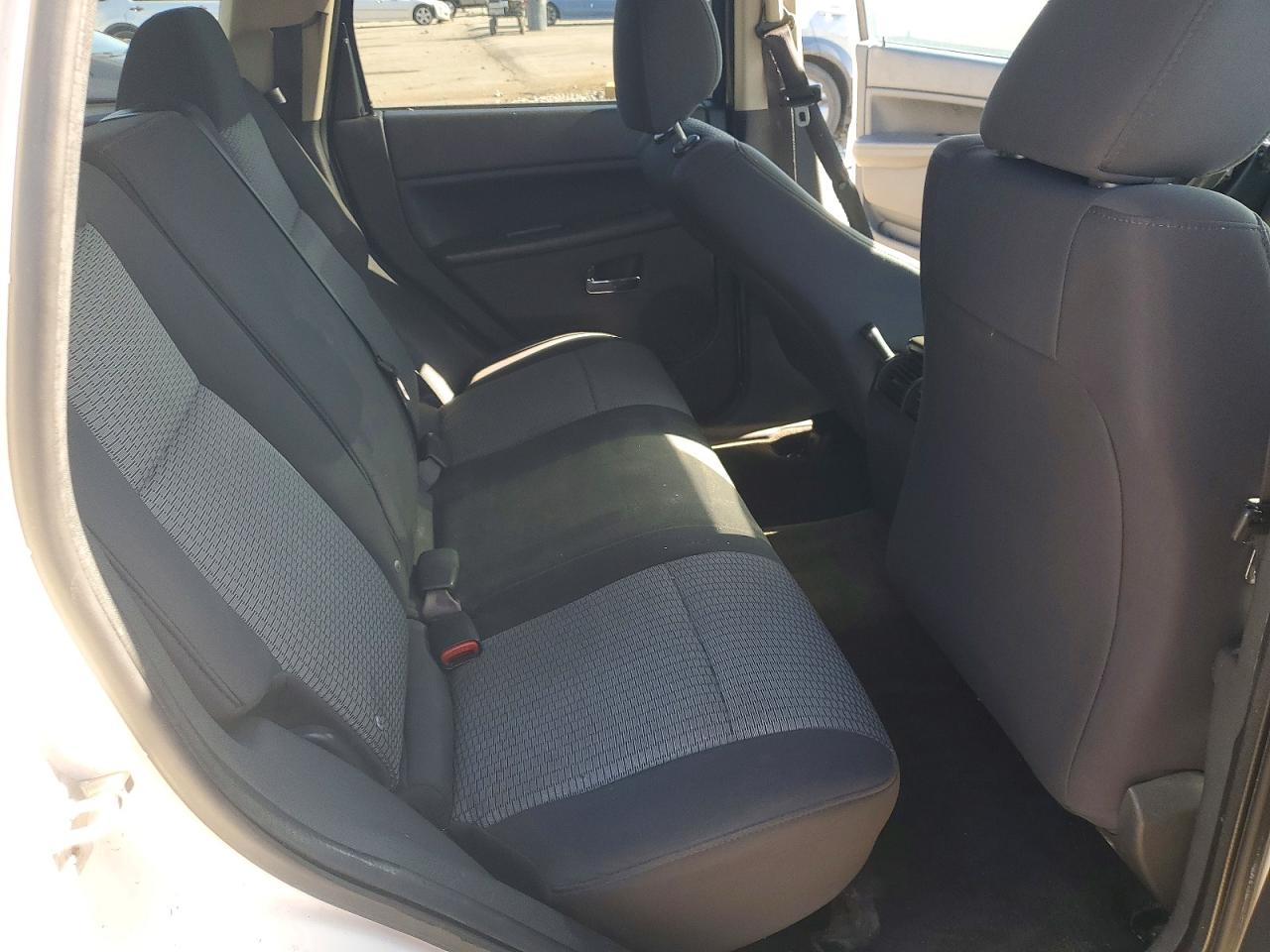 2010 JEEP GRAND CHEROKEE LAREDO photo 11