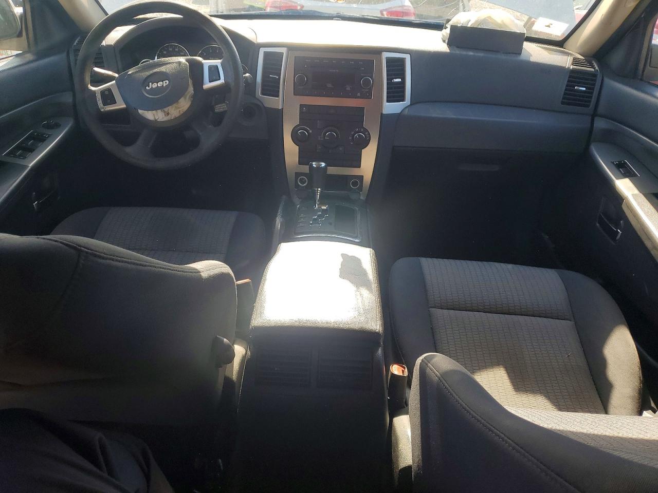 2010 JEEP GRAND CHEROKEE LAREDO photo 8