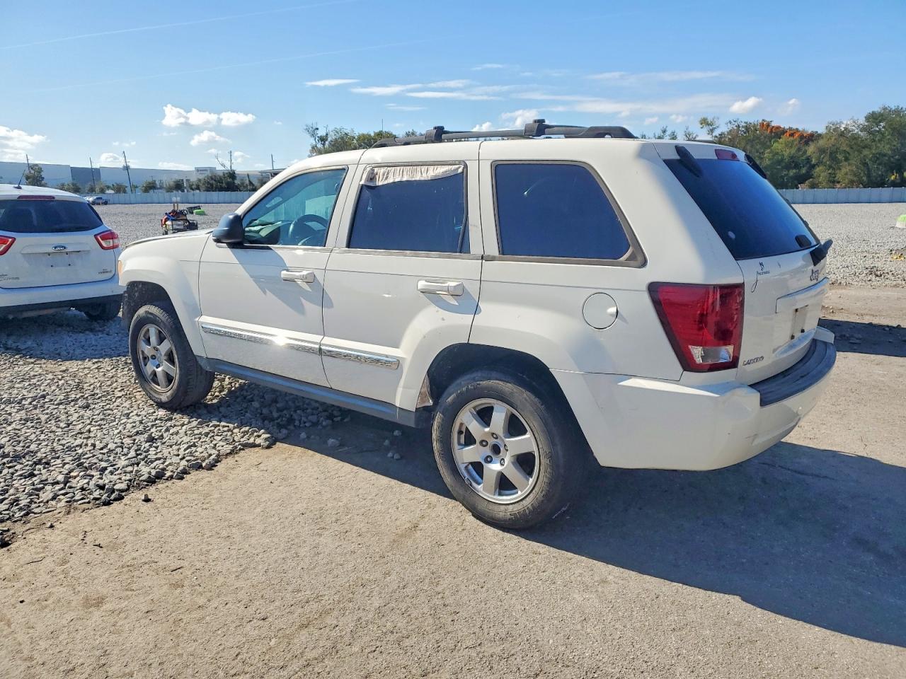 2010 JEEP GRAND CHEROKEE LAREDO photo 2