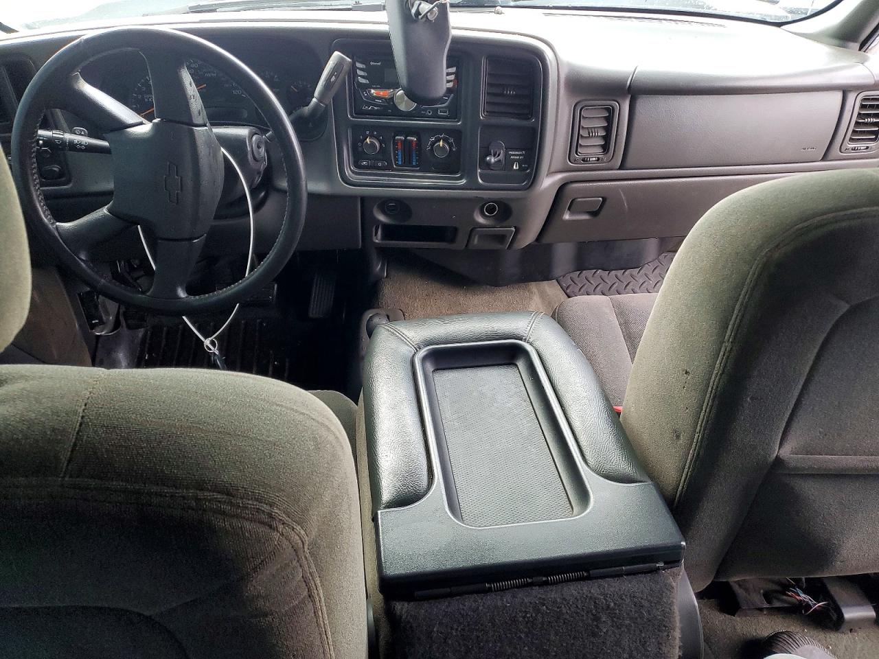 2004 CHEVROLET SILVERADO K2500 photo 8