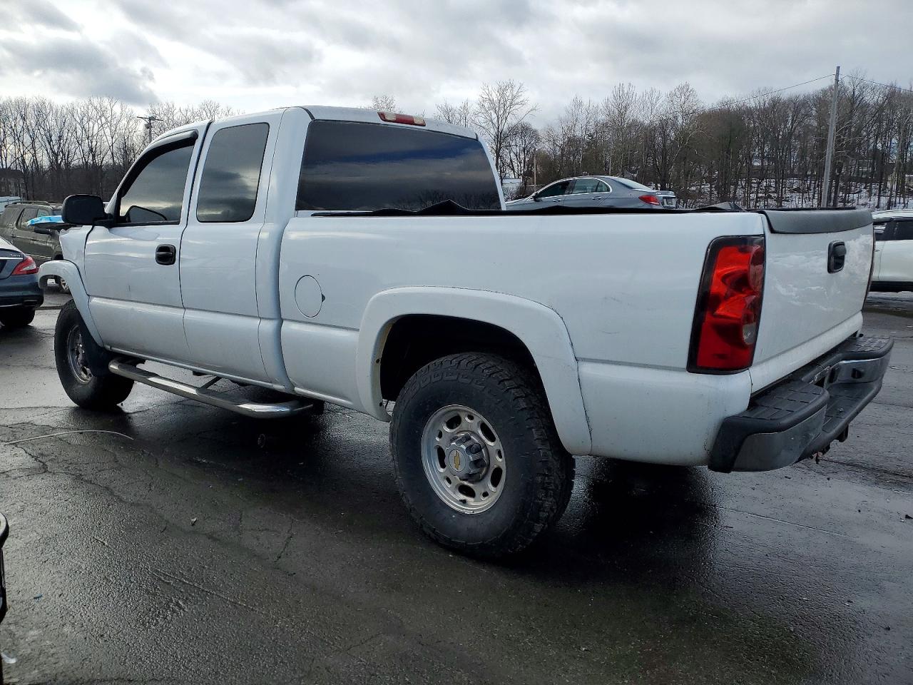 2004 CHEVROLET SILVERADO K2500 photo 2