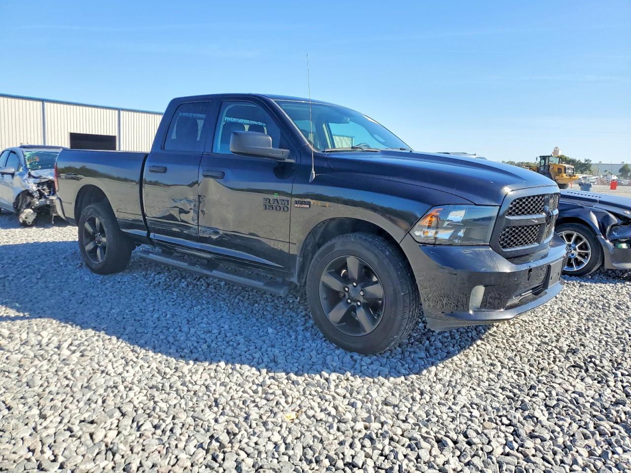 2017 RAM 1500 ST photo 4