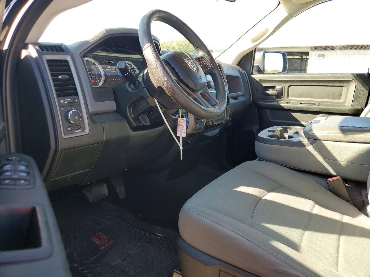 2017 RAM 1500 ST photo 8