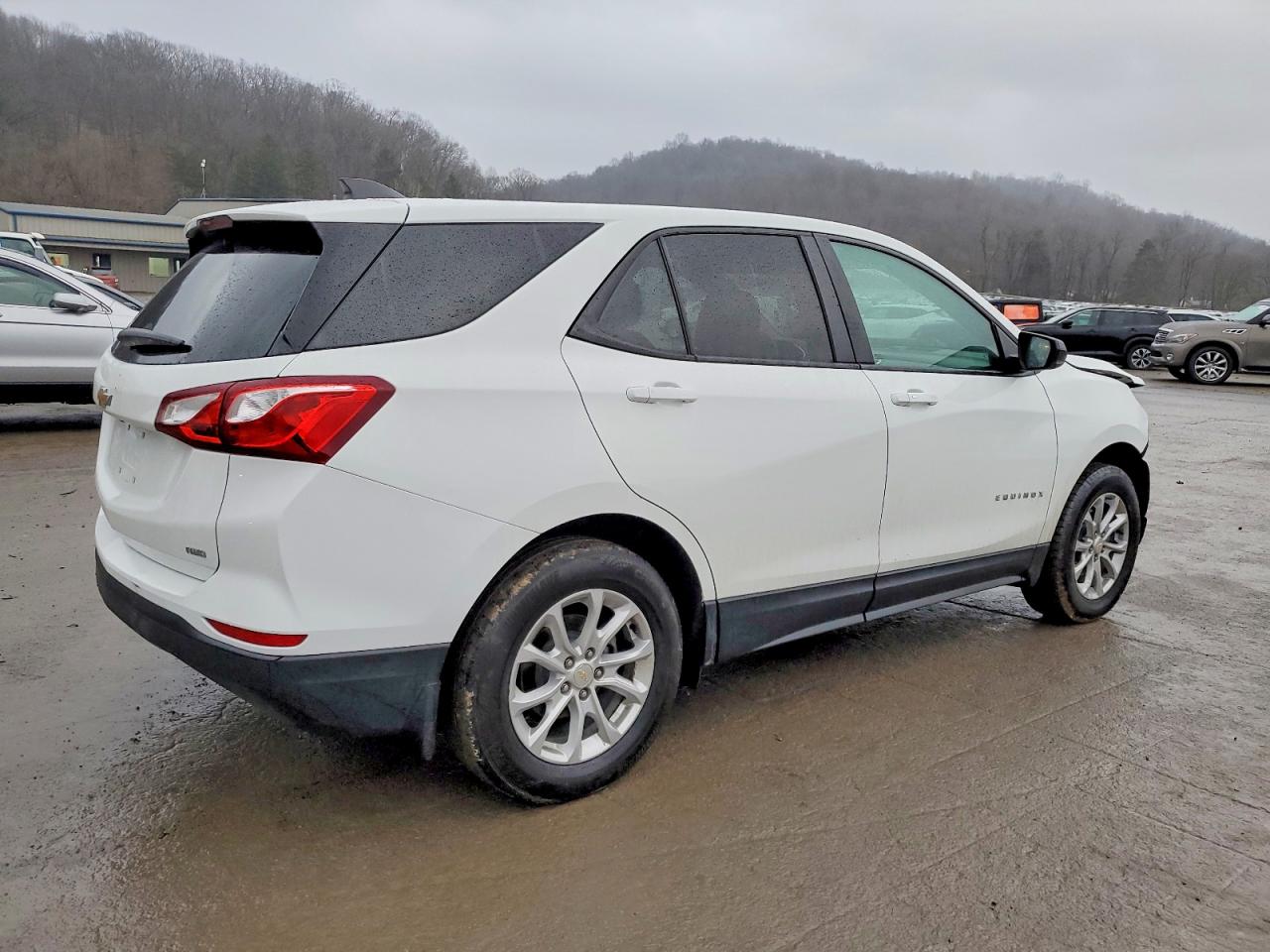 2020 CHEVROLET EQUINOX LS photo 3