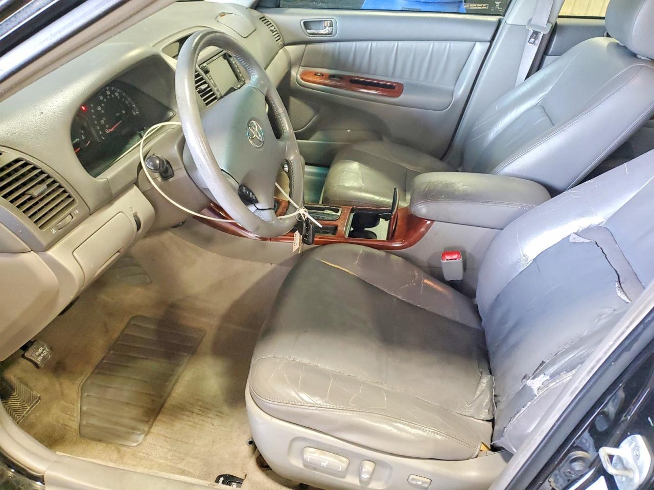 2004 TOYOTA CAMRY LE photo 7