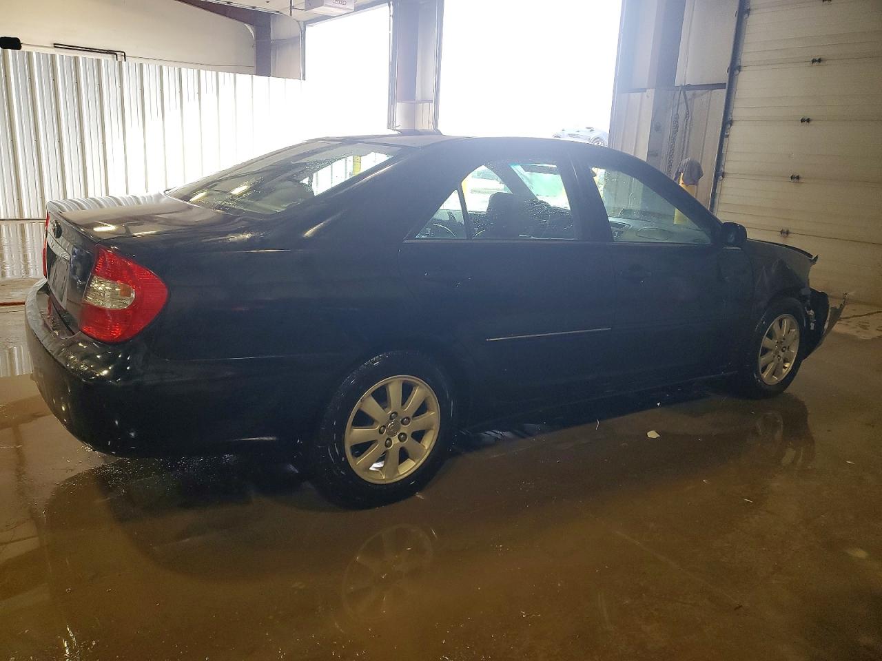 2004 TOYOTA CAMRY LE photo 3