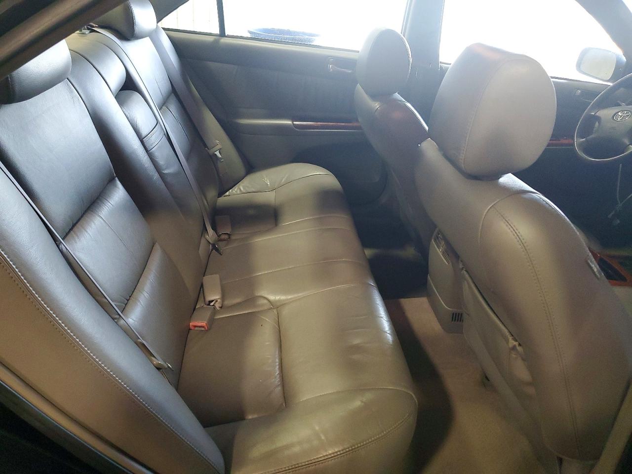 2004 TOYOTA CAMRY LE photo 10