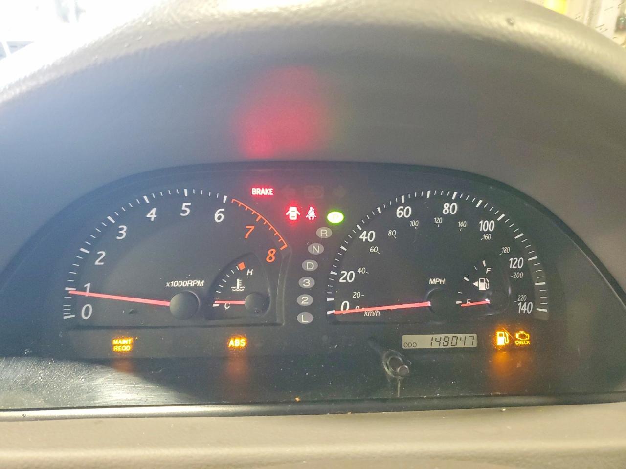2004 TOYOTA CAMRY LE photo 9