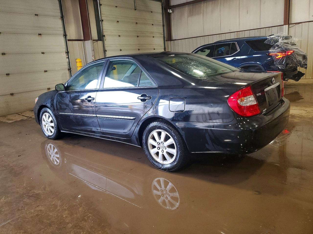 2004 TOYOTA CAMRY LE photo 2