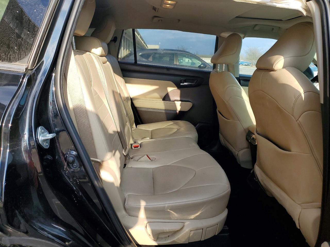 2021 TOYOTA HIGHLANDER XLE photo 21
