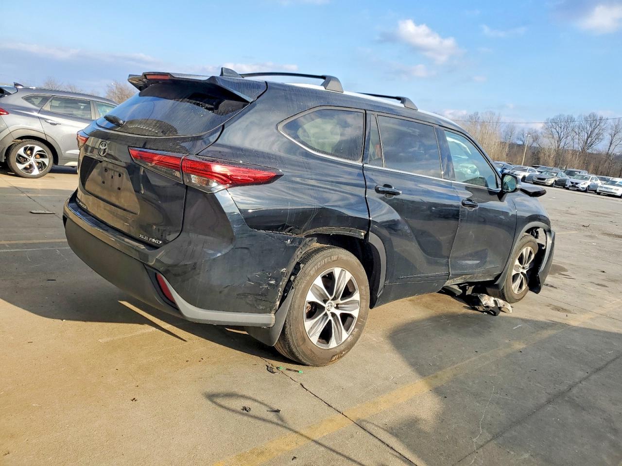 2021 TOYOTA HIGHLANDER XLE photo 5