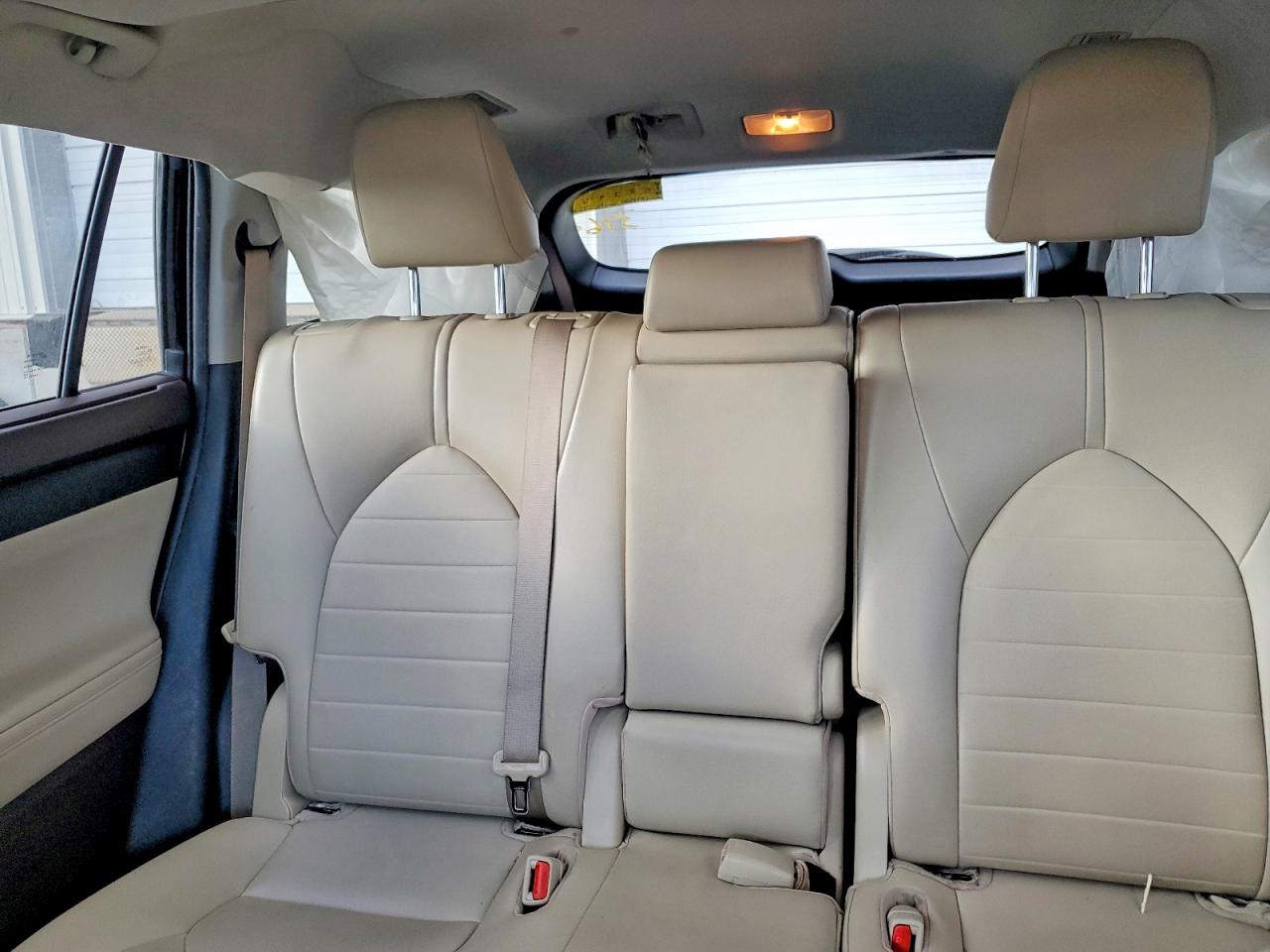 2021 TOYOTA HIGHLANDER XLE photo 19