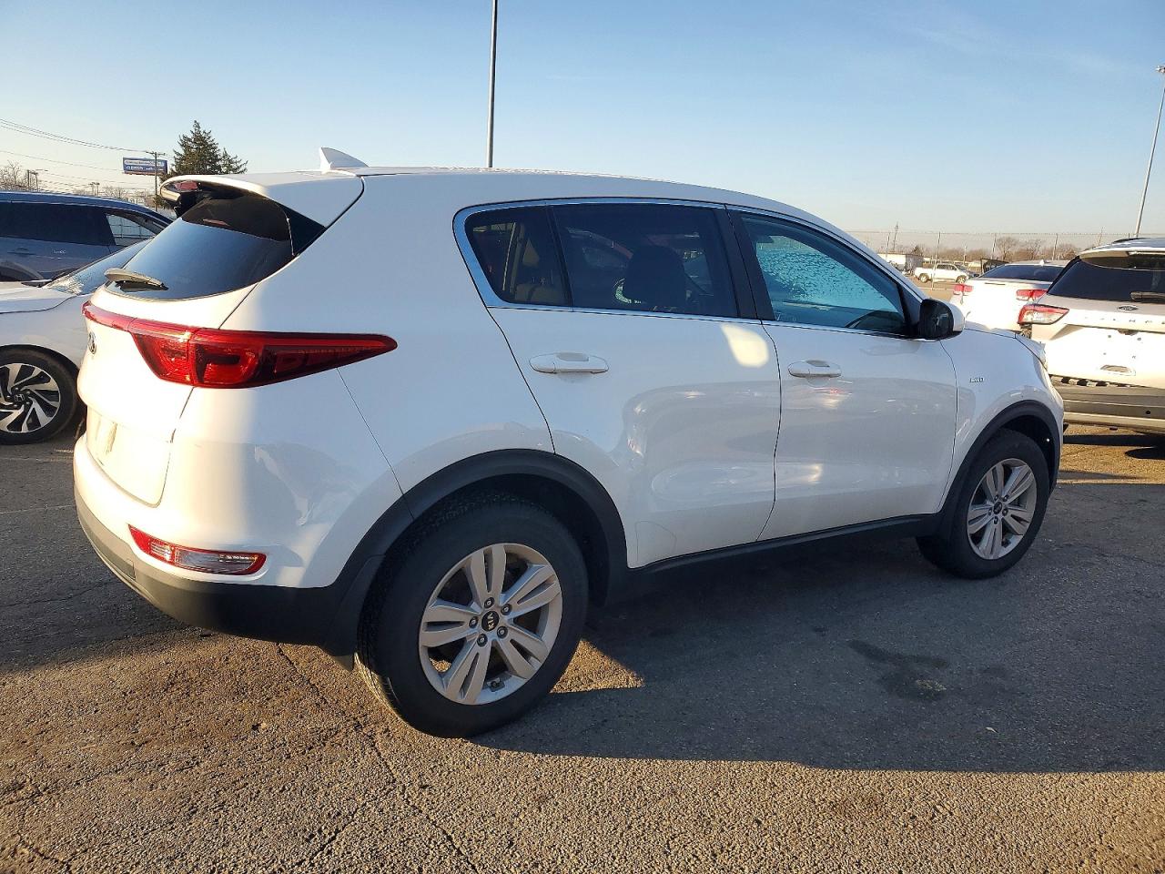 2017 KIA SPORTAGE LX photo 3