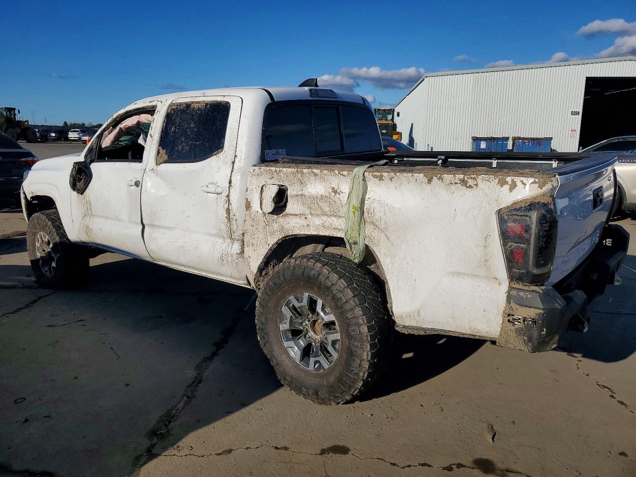 2022 TOYOTA TACOMA DOUBLE CAB photo 2
