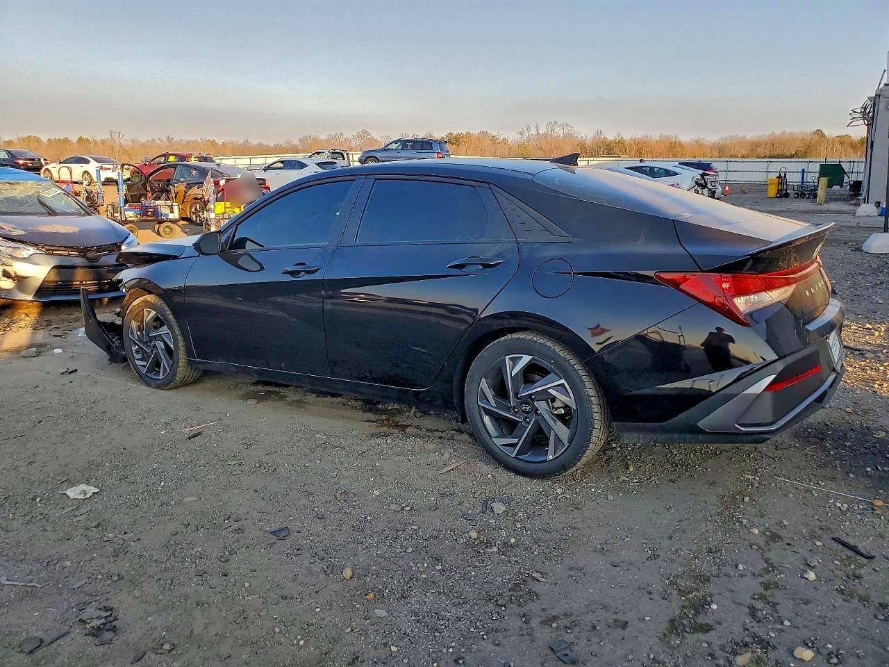 2025 HYUNDAI ELANTRA photo 2