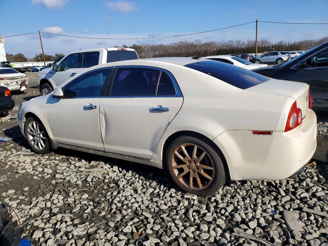 2011 CHEVROLET MALIBU photo 3