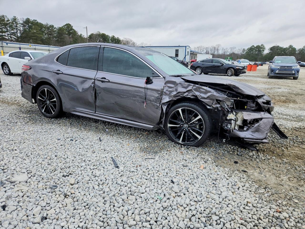 2019 TOYOTA CAMRY XSE photo 4