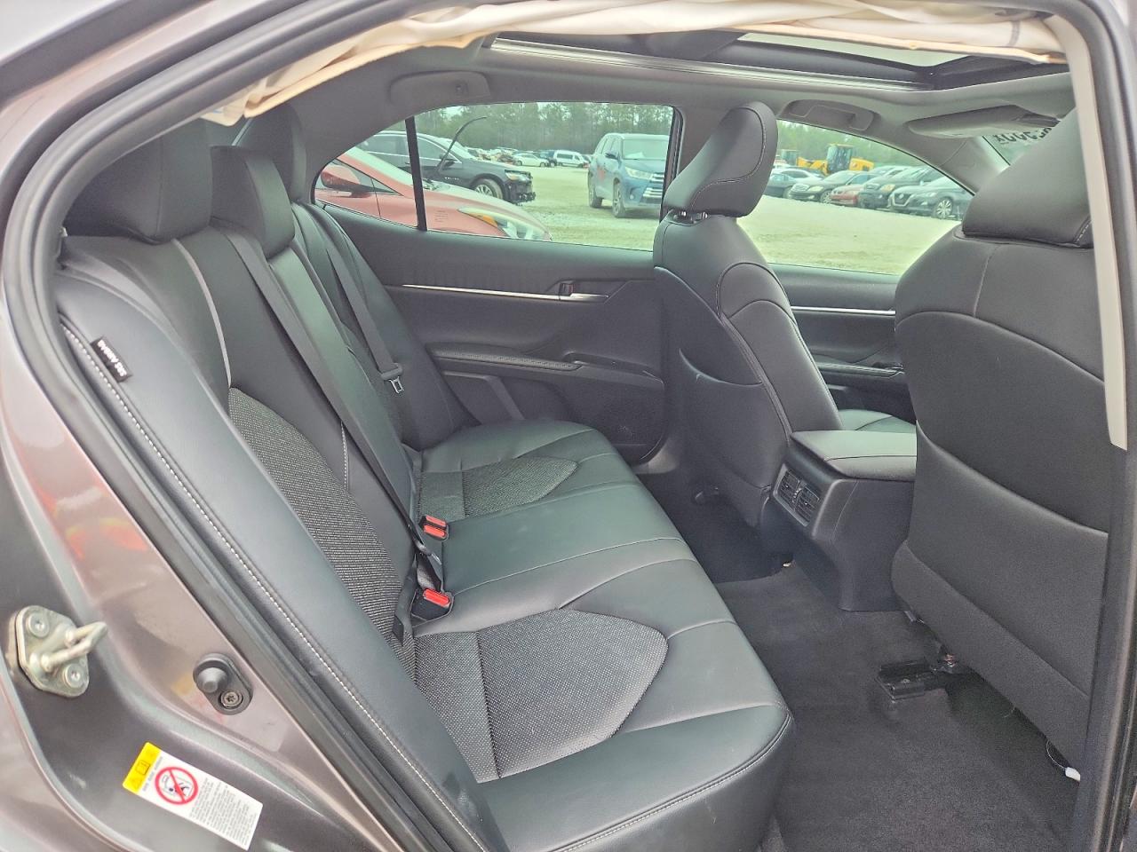 2019 TOYOTA CAMRY XSE photo 10