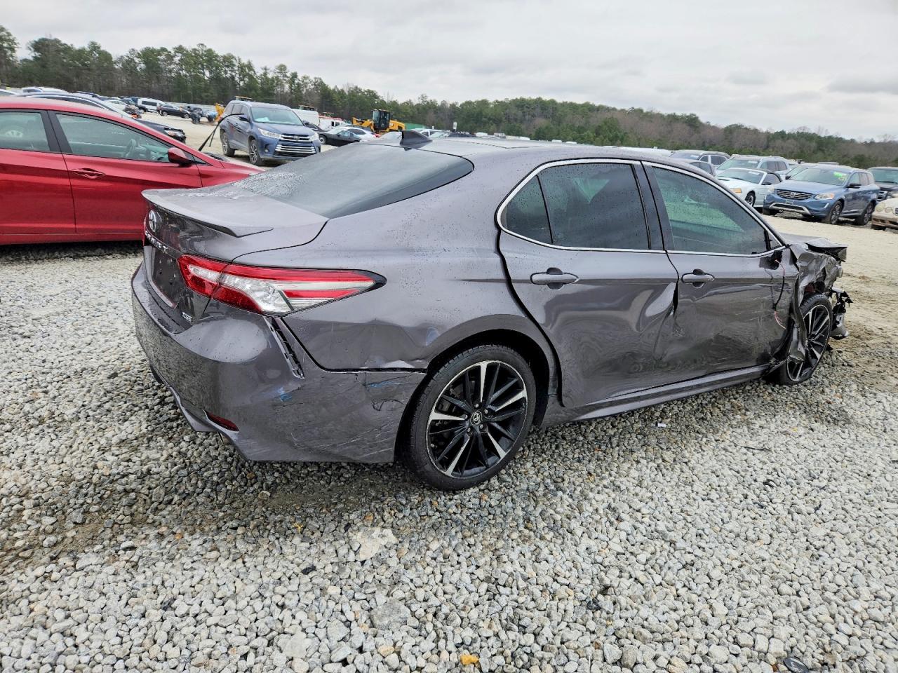 2019 TOYOTA CAMRY XSE photo 3