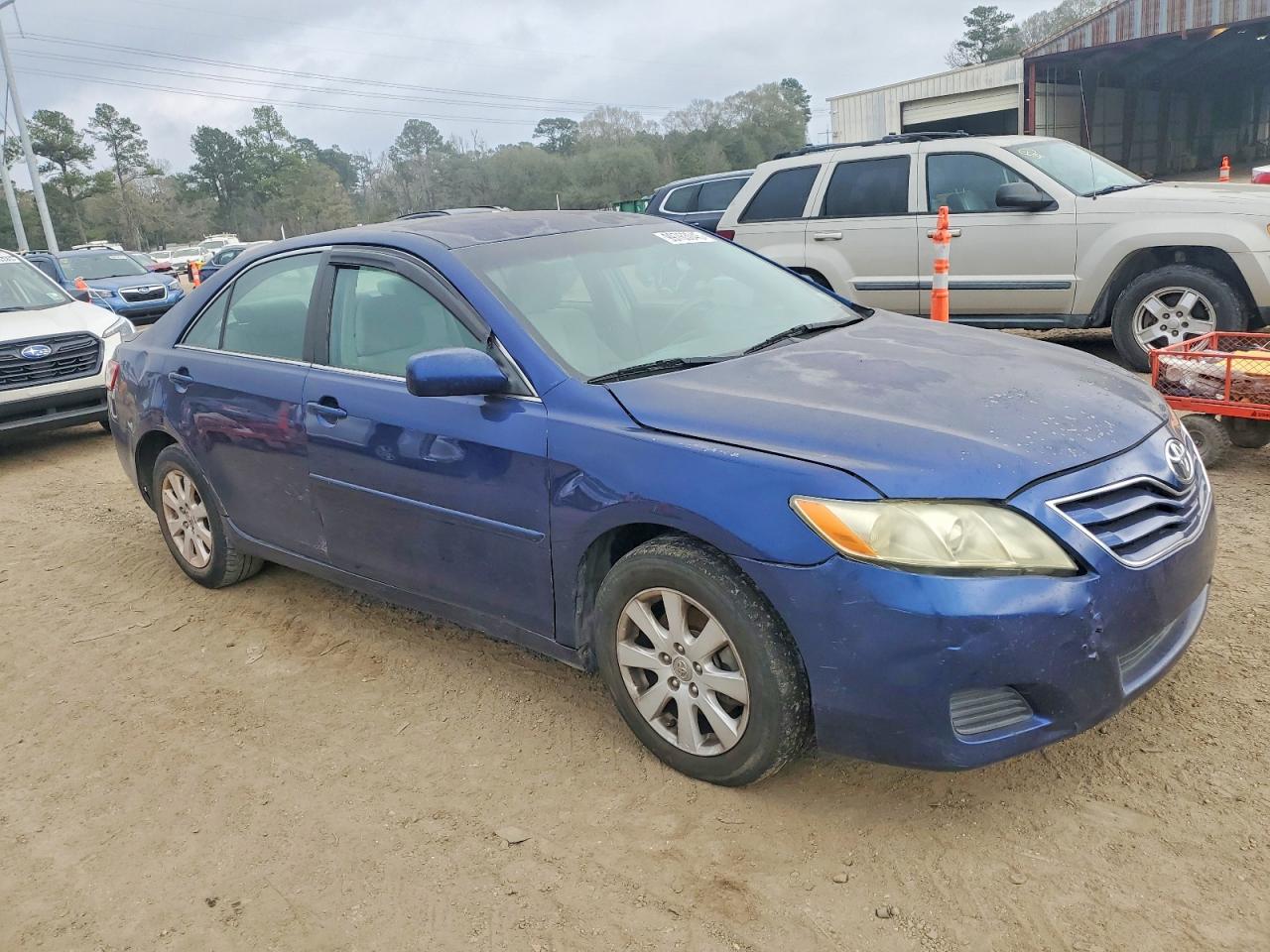 2011 TOYOTA CAMRY BASE photo 4