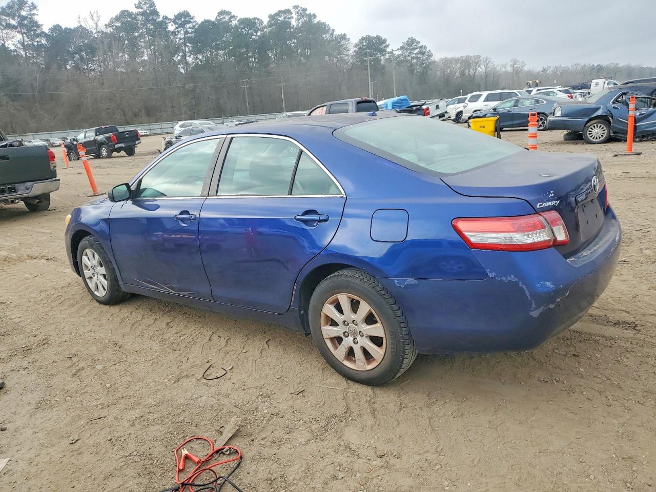 2011 TOYOTA CAMRY BASE photo 2