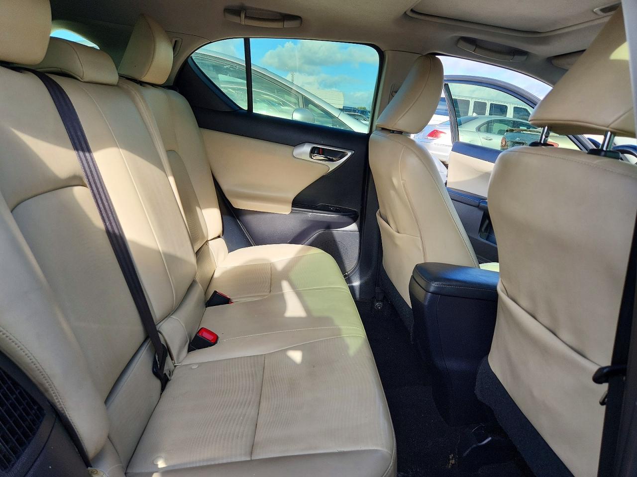 2013 LEXUS CT 200 photo 10