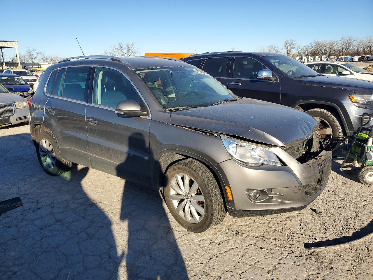 2011 VOLKSWAGEN TIGUAN S photo 4
