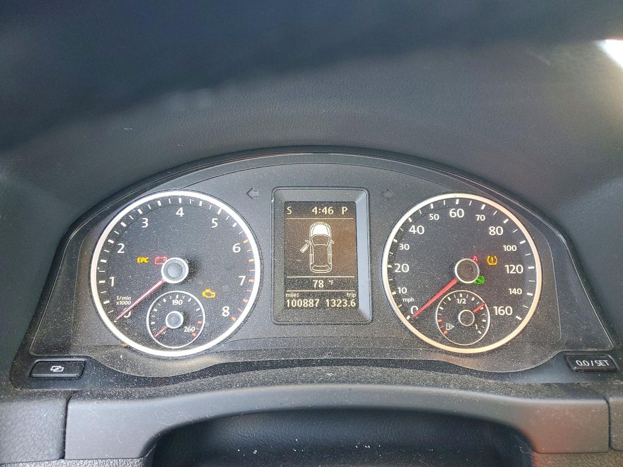 2011 VOLKSWAGEN TIGUAN S photo 9