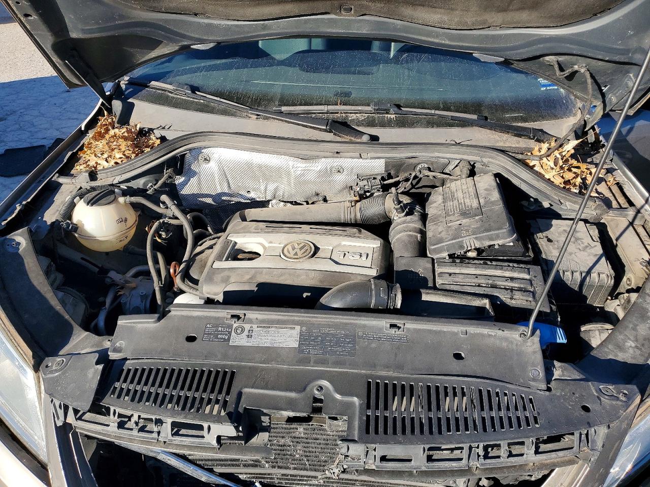 2011 VOLKSWAGEN TIGUAN S photo 12