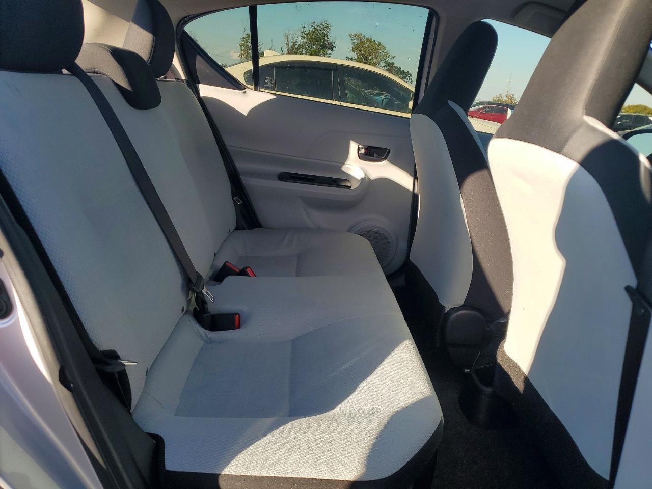 2013 TOYOTA PRIUS C photo 10