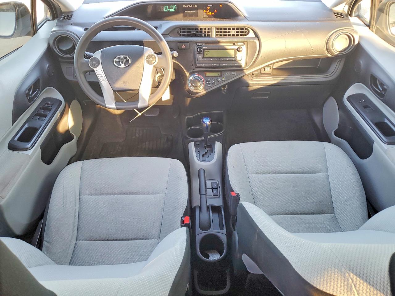 2013 TOYOTA PRIUS C photo 8