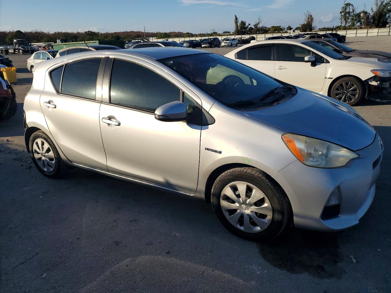 2013 TOYOTA PRIUS C photo 4