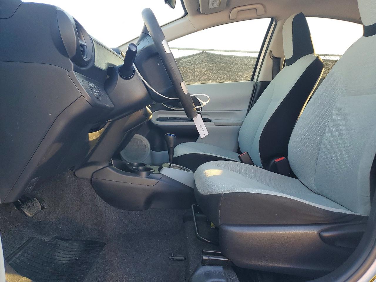 2013 TOYOTA PRIUS C photo 7