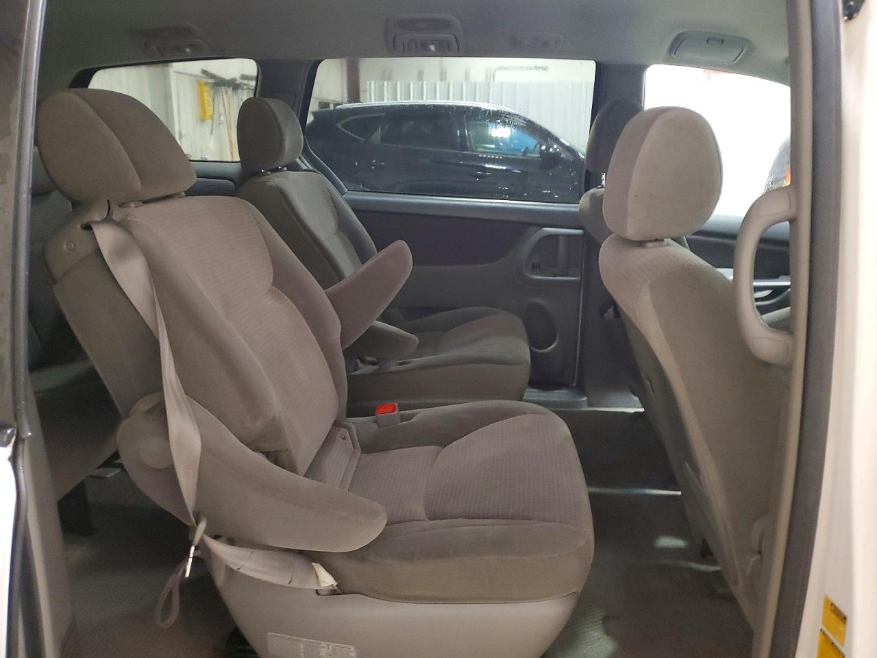 2006 TOYOTA SIENNA CE photo 11