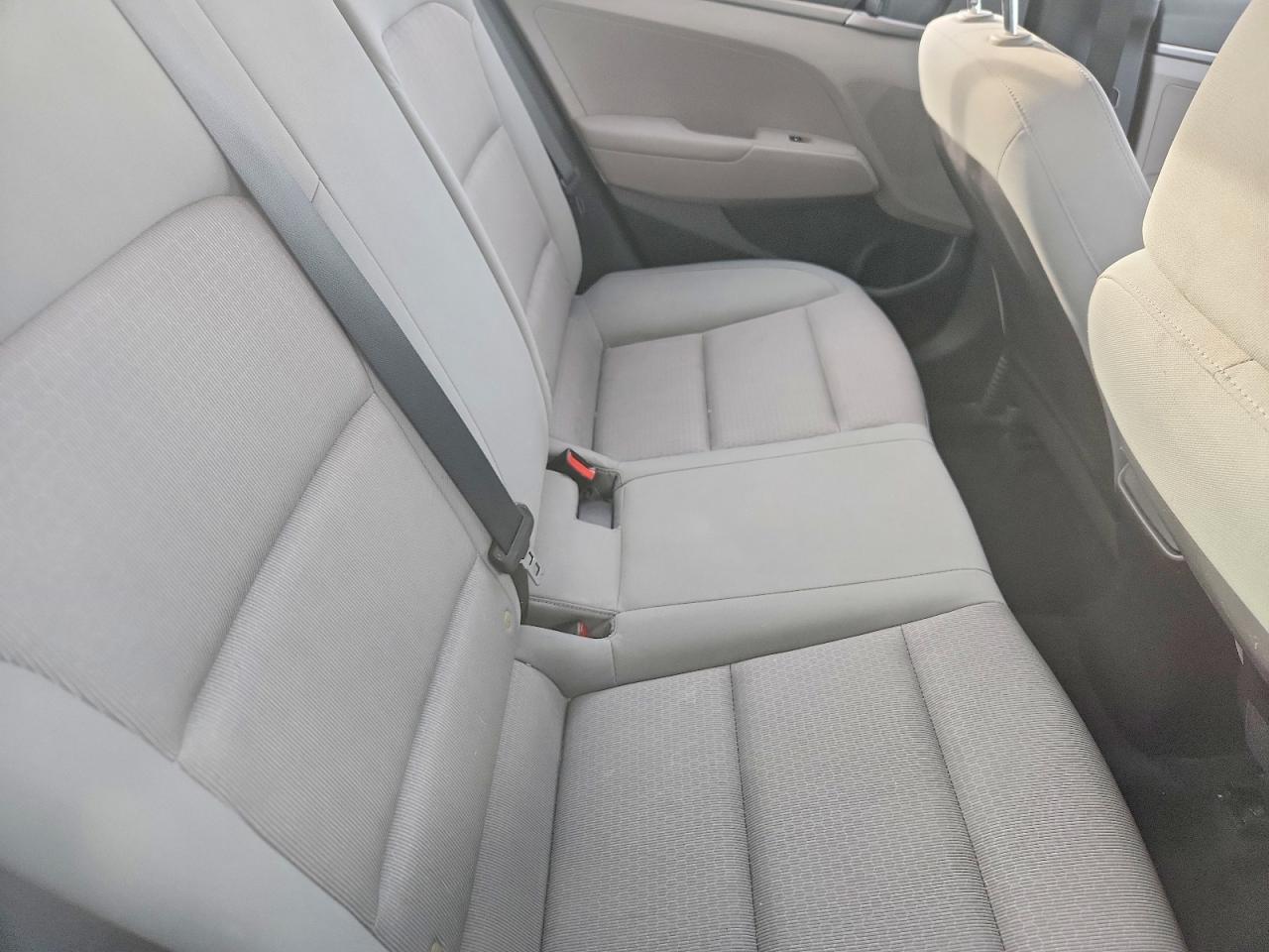 2017 HYUNDAI ELANTRA SE photo 10