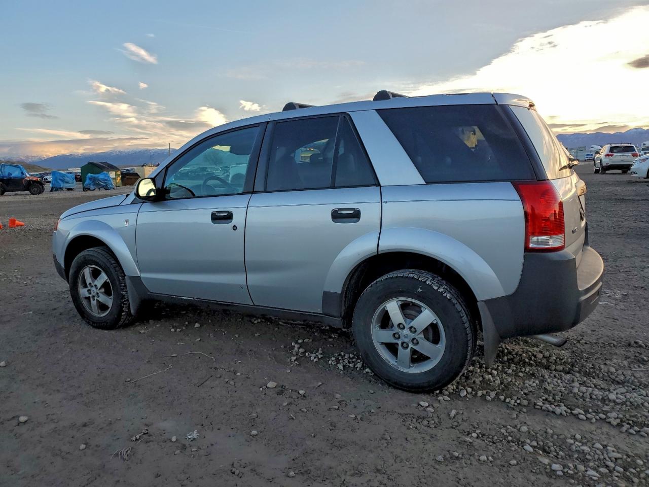 2005 SATURN VUE photo 2