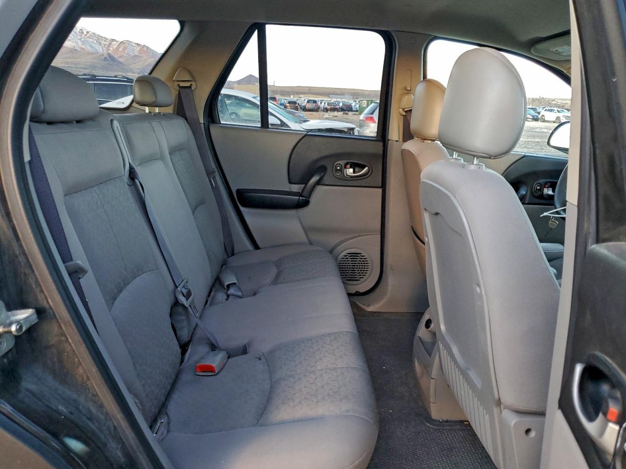 2005 SATURN VUE photo 10