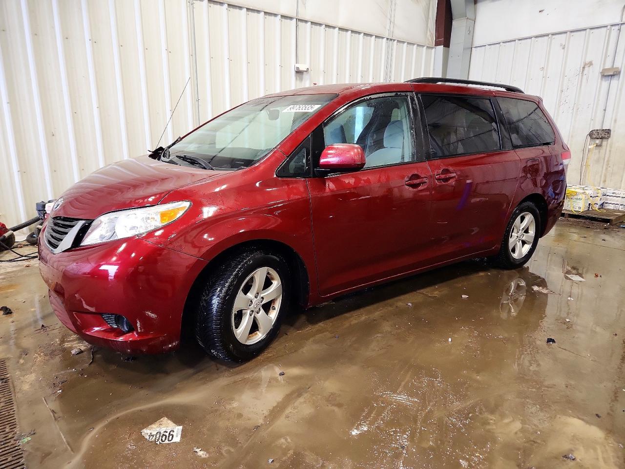 2014 TOYOTA SIENNA