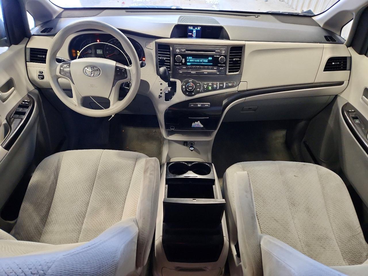 2014 TOYOTA SIENNA LE photo 15
