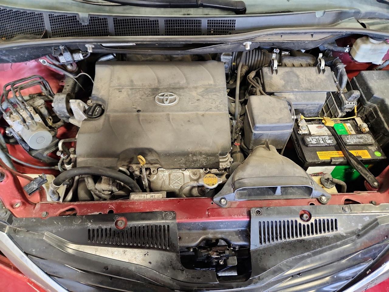 2014 TOYOTA SIENNA LE photo 23