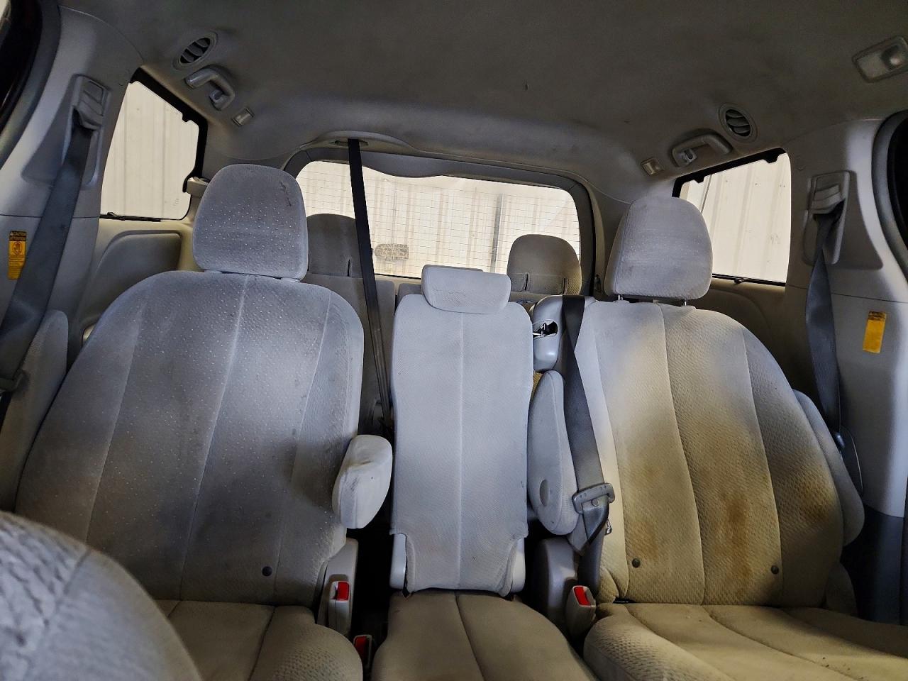 2014 TOYOTA SIENNA LE photo 19
