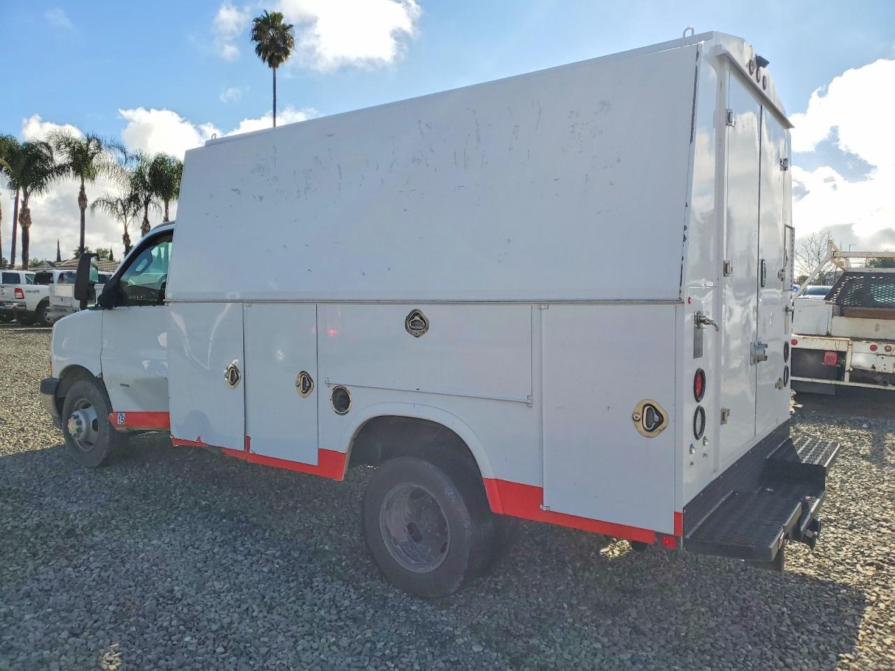 2018 CHEVROLET EXPRESS G3500 photo 2