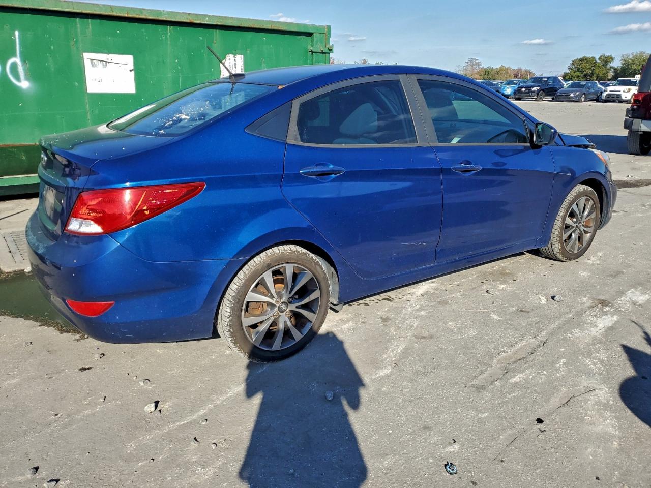 2017 HYUNDAI ACCENT SE photo 5