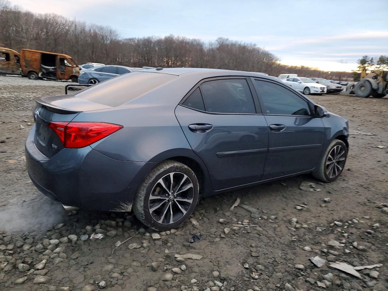 2018 TOYOTA COROLLA L photo 3