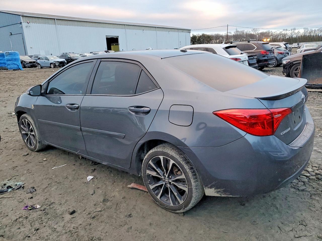 2018 TOYOTA COROLLA L photo 2
