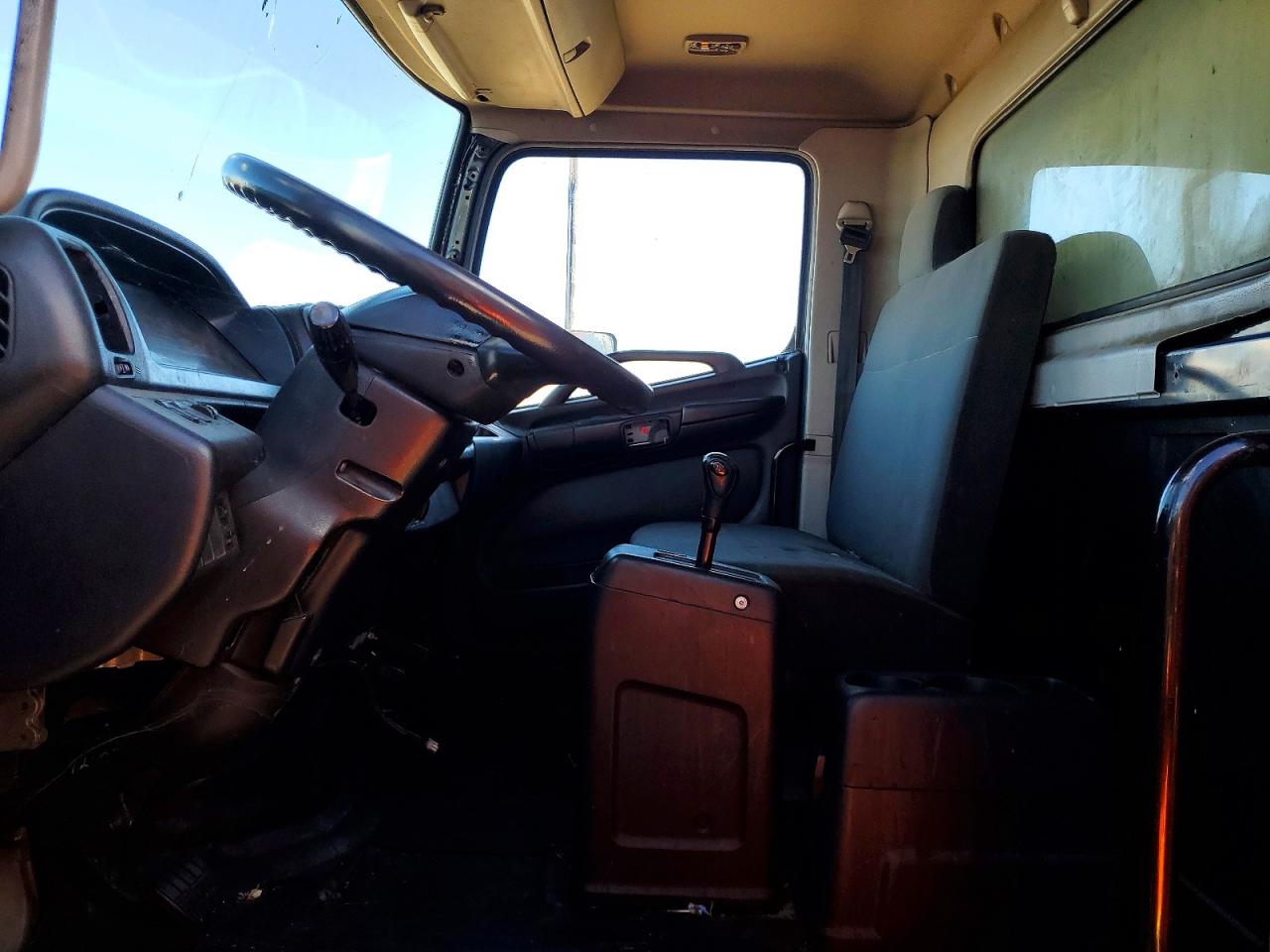 2015 HINO 268 REFRIGERATED BOX TRUCK photo 7