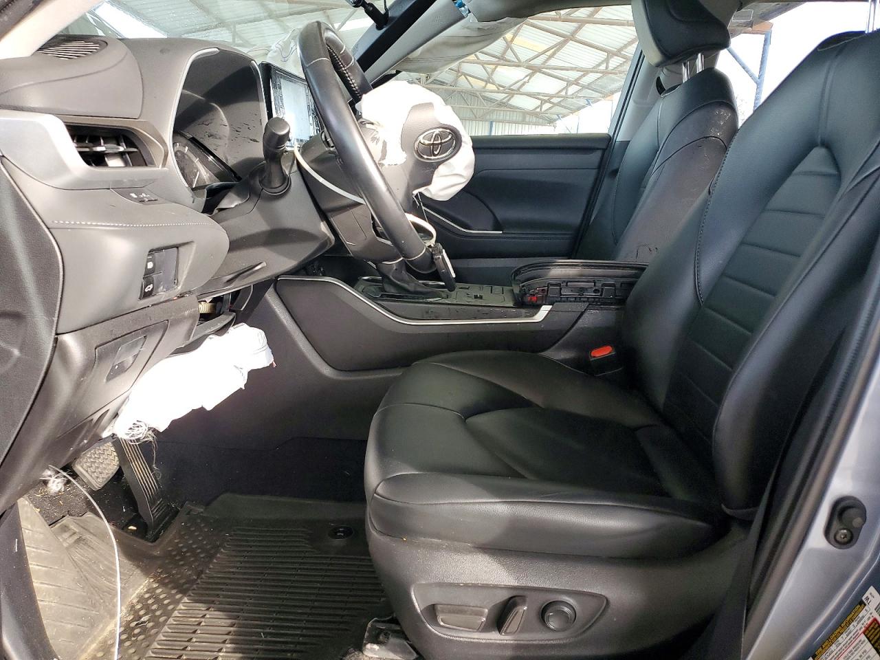 2021 TOYOTA HIGHLANDER XLE photo 7