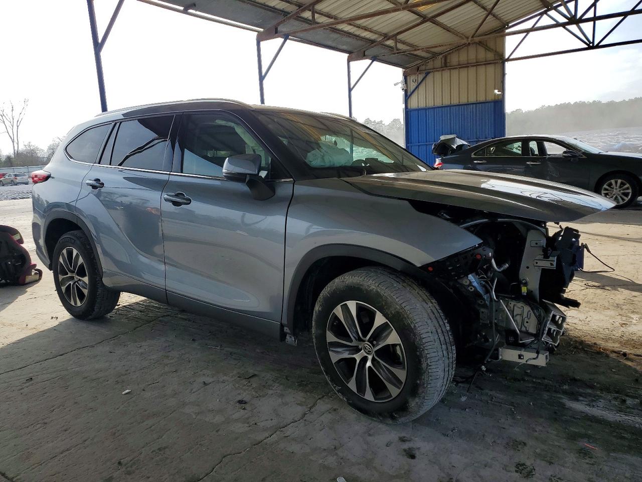 2021 TOYOTA HIGHLANDER XLE photo 4
