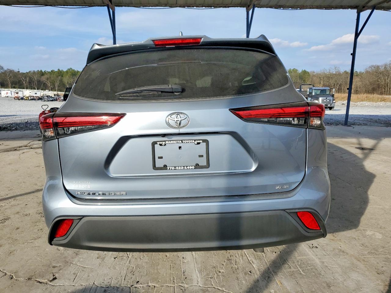 2021 TOYOTA HIGHLANDER XLE photo 6
