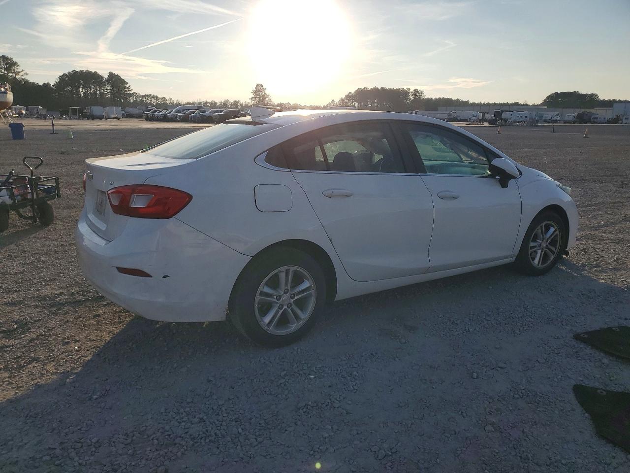 2017 CHEVROLET CRUZE LT photo 3